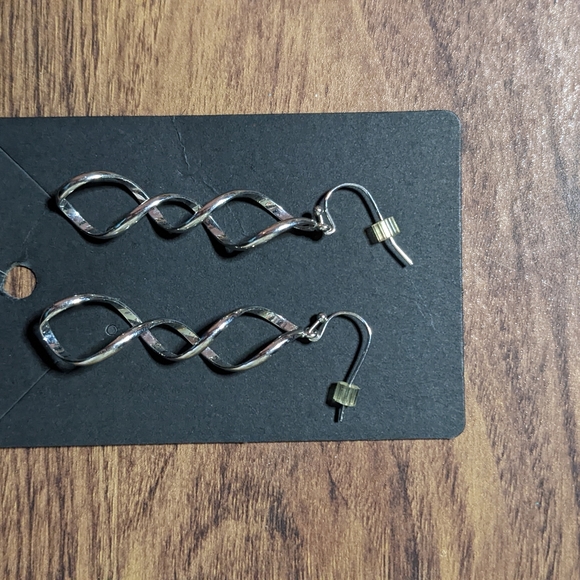 5/20$ helix dangle earrings - Picture 2 of 3
